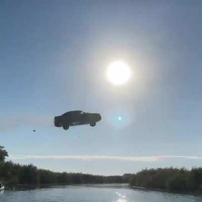 Russian dude flew 40m with his BMW and broke his spine