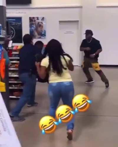 Cat Burglar found miniMAL at Best Buy shopping for mic standsâ¦ ð­