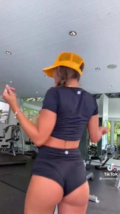 Hey guys:) guess who’s body I’m in😏