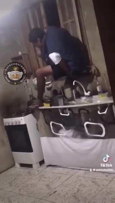 A música só deixa o vídeo melhor