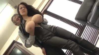 Secret agent Hitomi Tanaka boobs get pulled out and sucked