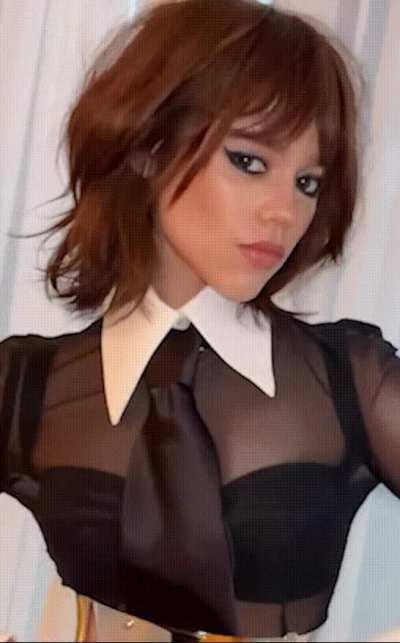 Jenna Ortega giving you a wink after telling you how easily she can make you her pet. How would you react to her being such a brat?