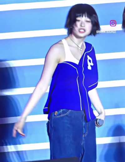 Hanni and her facial expressions