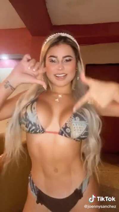 Joenny Sanchez (@joennysanchez)