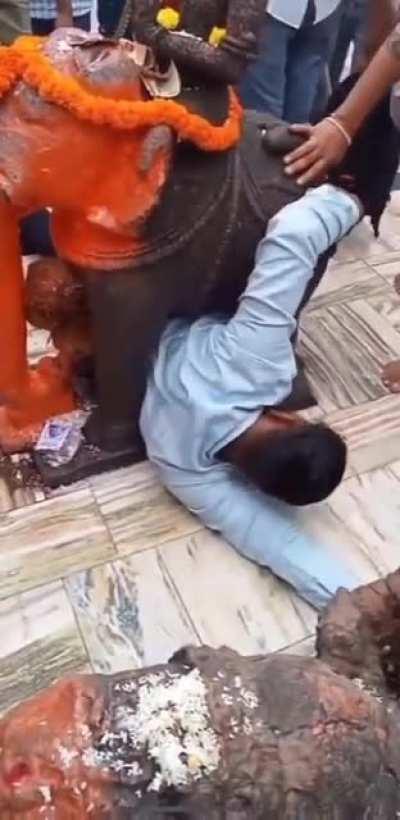 WCGW Crawling through stone idol
