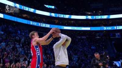 [Highlight] Mac McClung over the top of mom with the double pump!