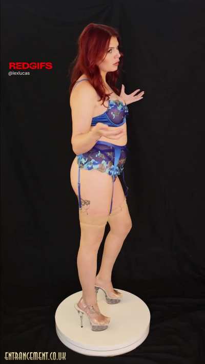 Turntable: Lila Storm & Jasmine Brooks On/Off [Entrancement]