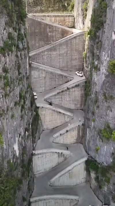 Behold the Lingpaishi Zigzag Road in Wuxi, Chongqing.