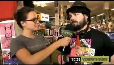 O cara n pode nem comprar um manga de romance