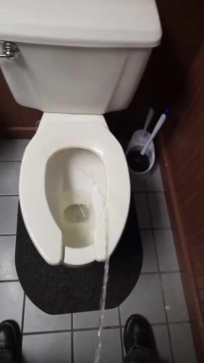 decided to make a mess in the restaurant bathroom while waiting on my entree 🤭💦