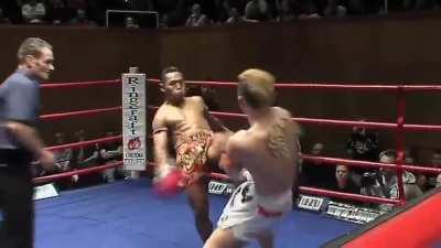 Saenchai showing off his insane skills against one of the best in the world