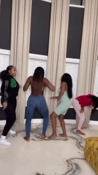 Chy Working that body ♨️