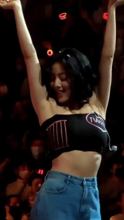 Jihyo's armpits are freaking delicious
