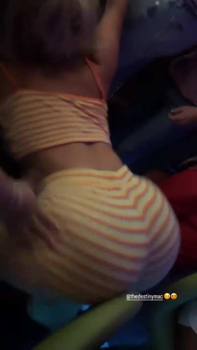 this white chick got a stupid fat butt