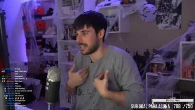 Ilu explicandole al juez por qué tiene 20 niñas en su sótano