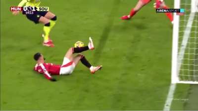 The elegance and confidence to pass back to keeper under pressure…GOAT tingz 👏 👏 