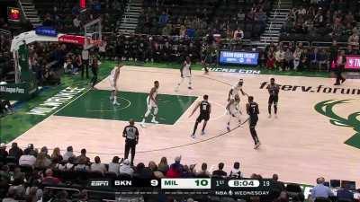 [Highlight] Nets using Ben Simmons in the short roll gets Claxton the wide open lob