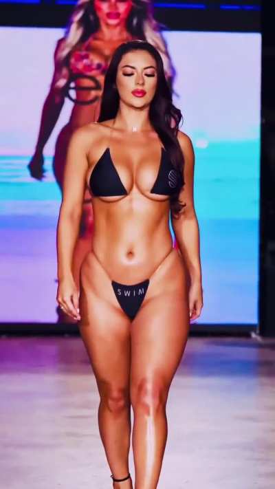 𝙃𝒂𝙡𝒆𝙮 𝙀𝒔𝙥𝒊𝙣𝒐𝙯𝒂