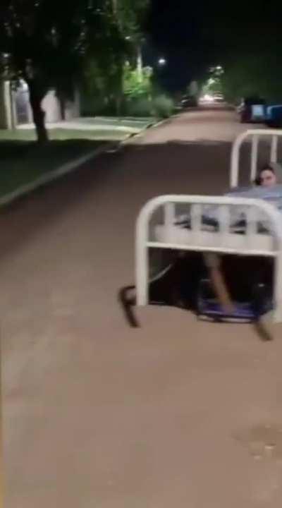 Baiano quando sai pra dar um role: 