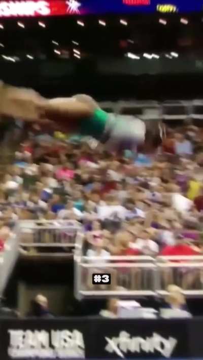 SHE MAKES IT LOOK SO EASY 😳It’s crazy how effortless Simone Biles makes it all seem!