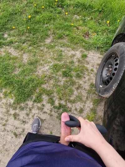 Risky cumshot in public 