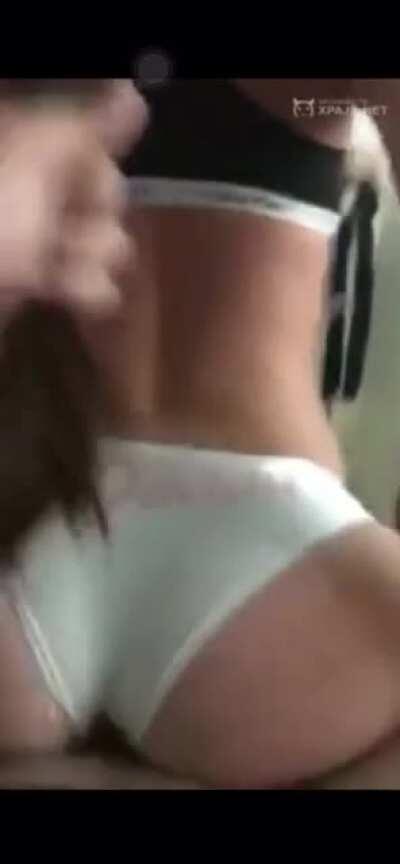 Caomi con el novio video robado desde su celular