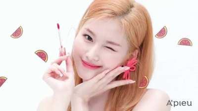 210531 A'pieu Twitter Update - Sana and Dahyun new video for A'Pieu cosmetics