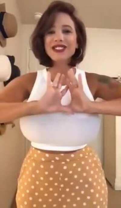 Her videos be having so much energy lol but sometimes it's like wtf is she talking about... And then you realize in the end why you let play lol