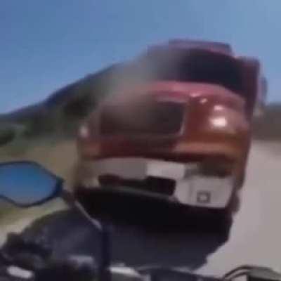 Eu indo pra casa depois de usar 500 drogas diferentes no churras do sub