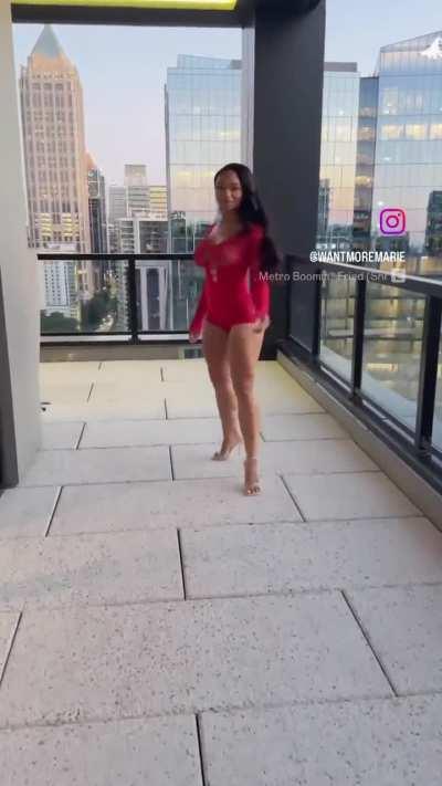 Marie (@wantmoremarie)