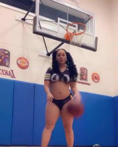 I See 3 Basketballs 🤷