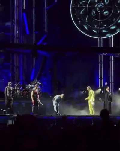 Till Lindemann fell on stage last night after saying farewell to the audience in Vilnius. He apparently sustained injuries on his shoulder, but got up by himself and walked to the elevator, so hopefully he's alright.