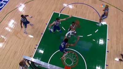 [Highlight] Kyrie smacks Fox's arm, but the ref calls a double dribble