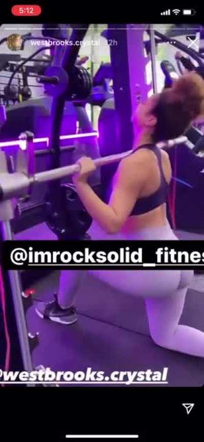 LMFAOOOOO Ik why she put the tag in the way