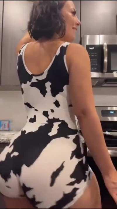 Some hookah and Ass shaking @Woesenpaixo