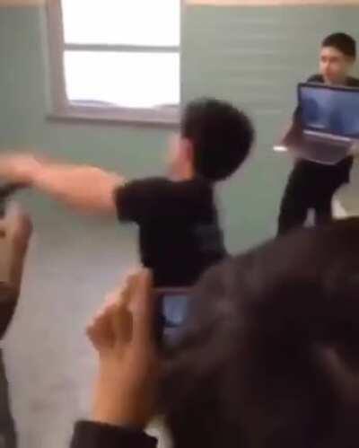 O.c Laptopla Video ya aliyor