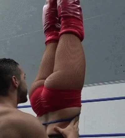 I'm hypnotized for Santana's juicy ass, just like the guy on the gif [8 MIC]