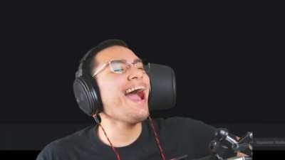 Comediantes de la tele be like: