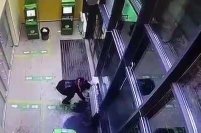 WCGW if I sit on the radiator?