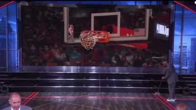 [Highlight] Chuck brings out the broom for the Heat