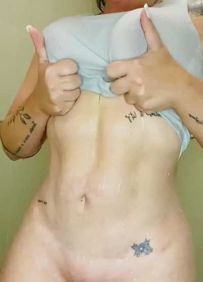 I love to feel the water in my navel