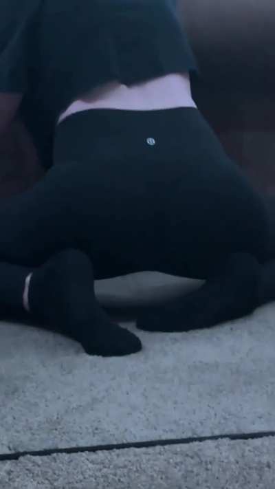 black lulus & fuzzy socks 🔥