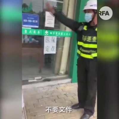 你是不是国民党？---共产党。蚌埠住了