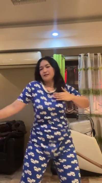 Her juggling tits and ass 😍🤤