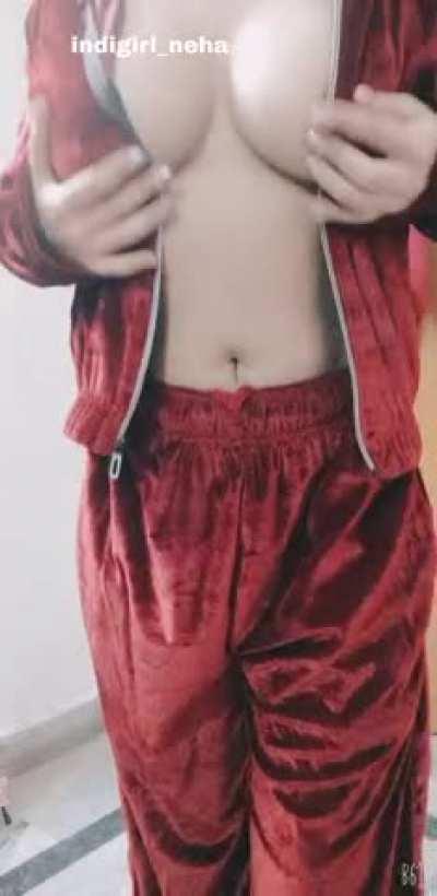 Merry christmas from this sexy desi girl🥳