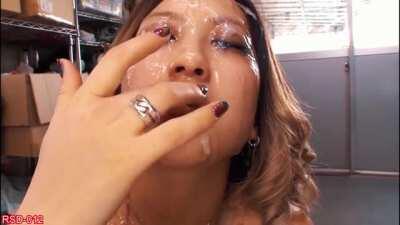 AIKA applies beauty mask - RSD-012