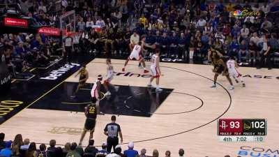 [Highlight] Klay Thompson hits the fadeaway 3 to give him 20 points (5/9 3s, 7/14 FGs)