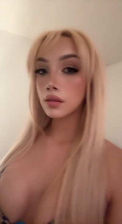 Do any straight guys find blonde trans attractive?🥵