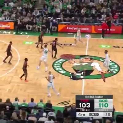 Jaylen Brown suddenly decided to jam that leather (4th qtr)