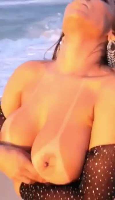 Mulher melão tá demais no onlyfans